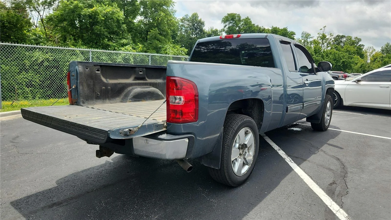 Used 2011 Chevrolet Silverado 1500 LT with VIN 1GCRKSE39BZ150784 for sale in Florence, KY