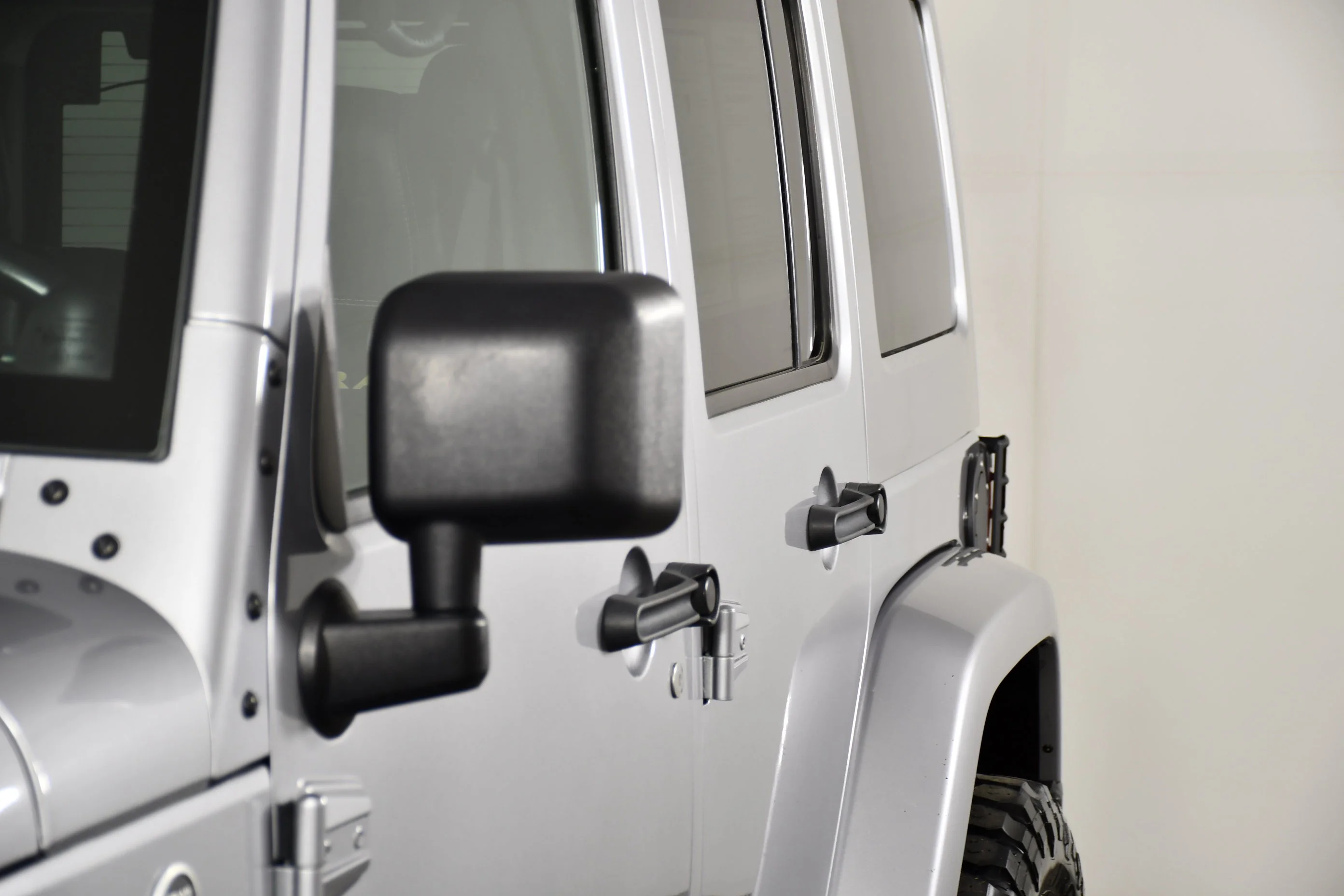 Used 2013 Billet Silver Metallic Jeep Sahara image 13