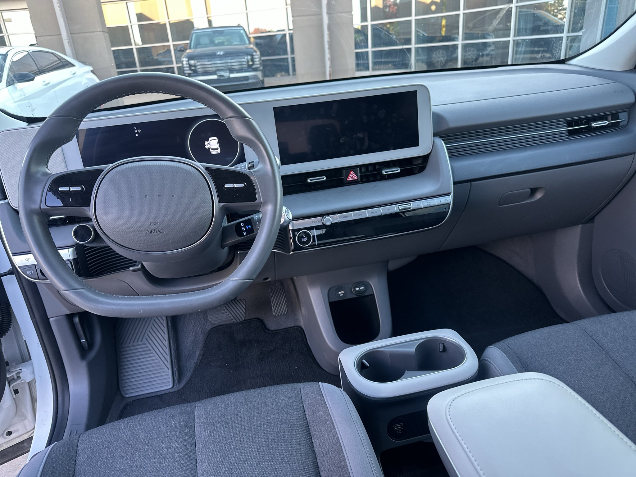 Used 2024  Hyundai SE image 13