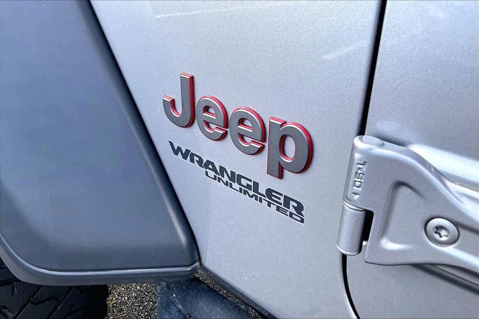 Used 2018 Billet Silver Metallic Clearcoat Jeep Rubicon image 30