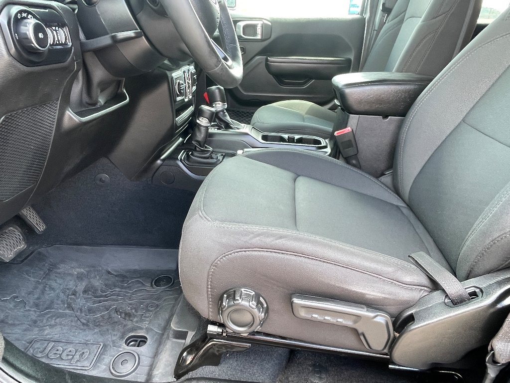 Used 2018 Granite Crystal Metallic Clearcoat Jeep Sport S image 14
