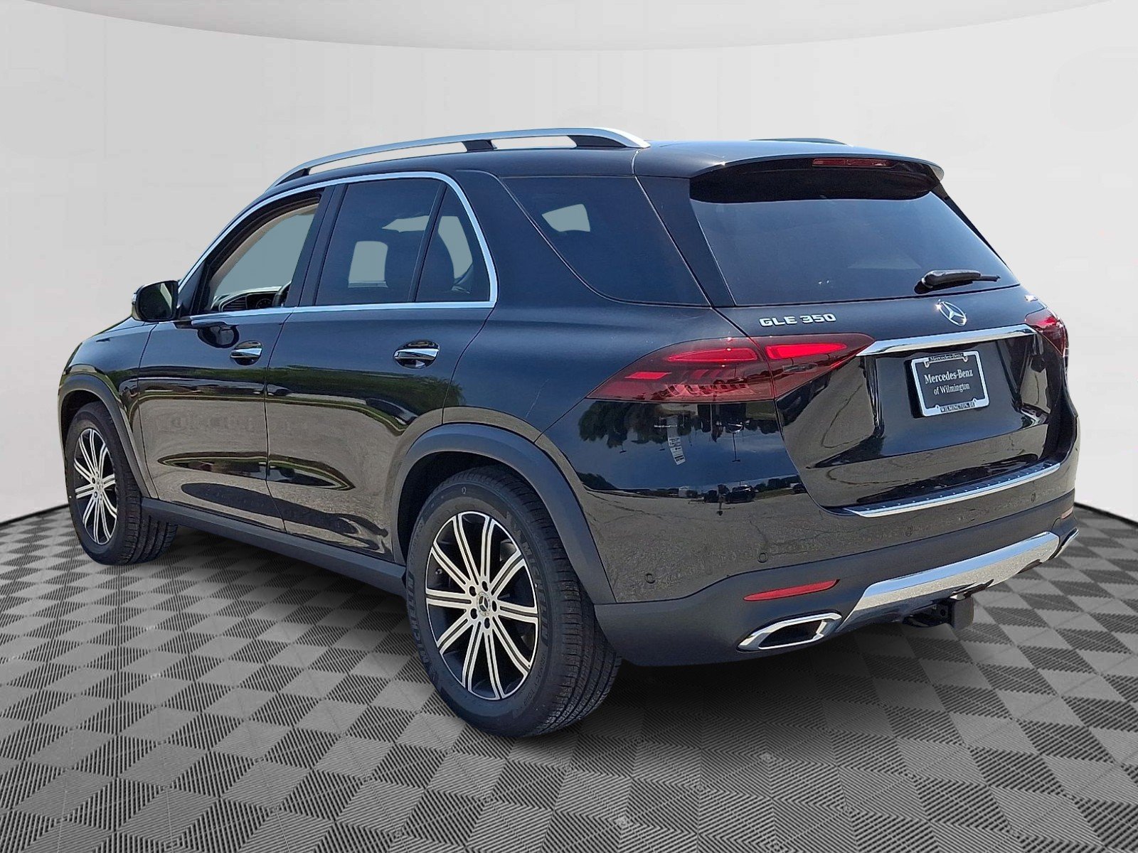 New 2026 Obsidian Black Metallic Mercedes-Benz GLE 350 image 4