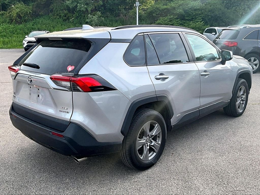 Used 2022 Silver Toyota XLE image 6