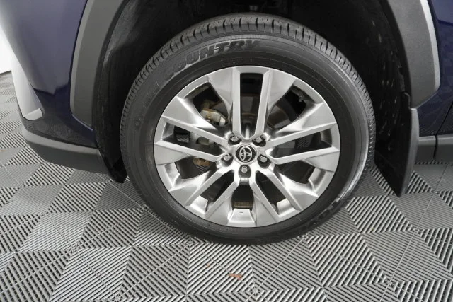 Used 2021 Blue Toyota XLE Premium image 16