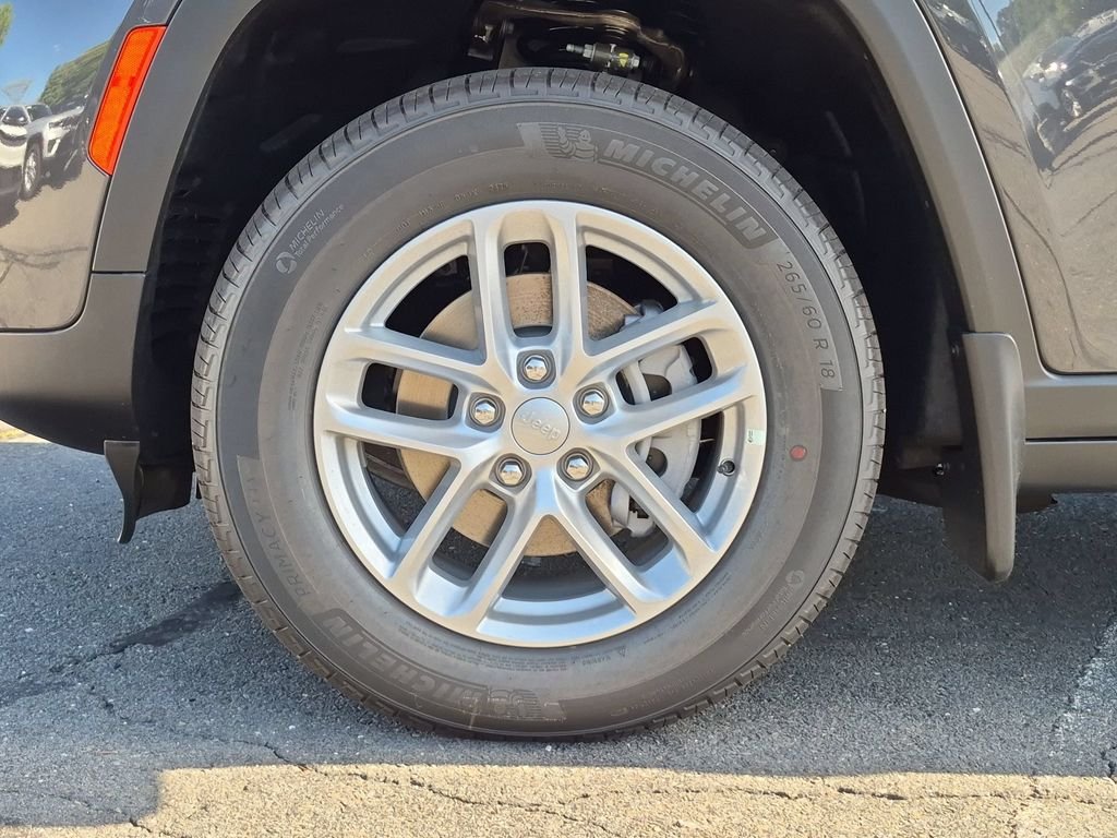 New 2026 Baltic Gray Metallic Clear-Coat Exterior Paint Jeep Laredo image 9
