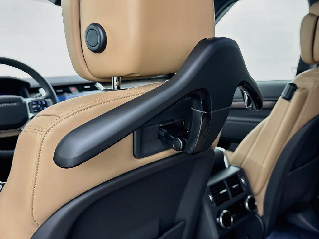 New 2026 Santorini Black Land Rover Dynamic SE image 26