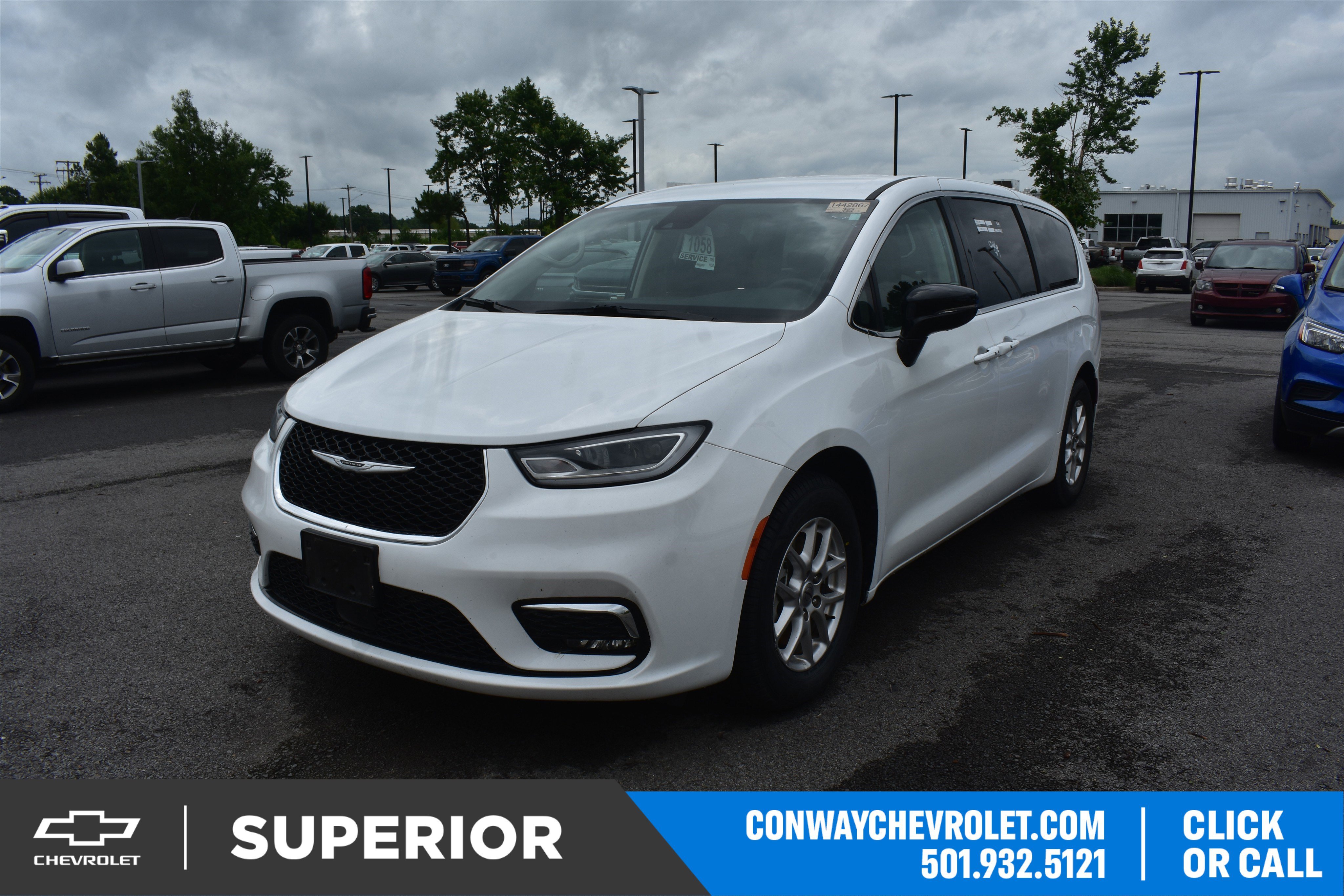 2024 Chrysler Pacifica Touring L's photo