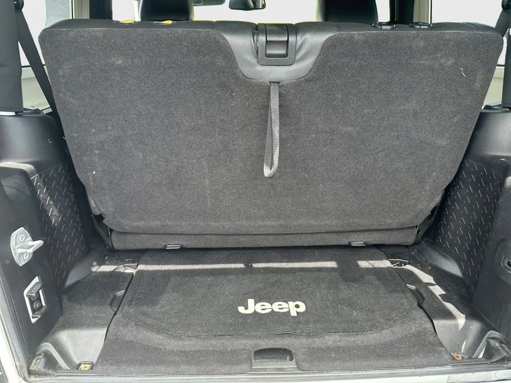 Used 2016 White Jeep Sahara image 13