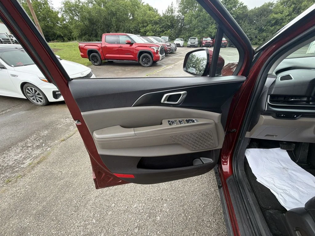 Used 2025 Red Kia LXS image 13