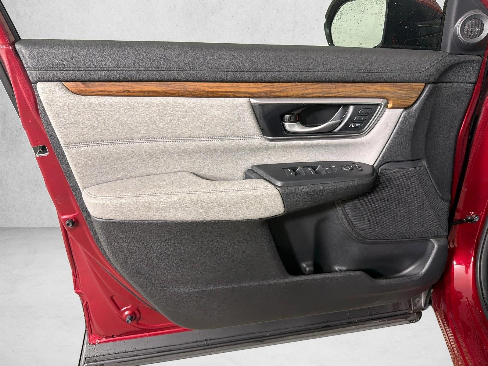 Used 2022 Radiant Red Metall Honda Touring image 12