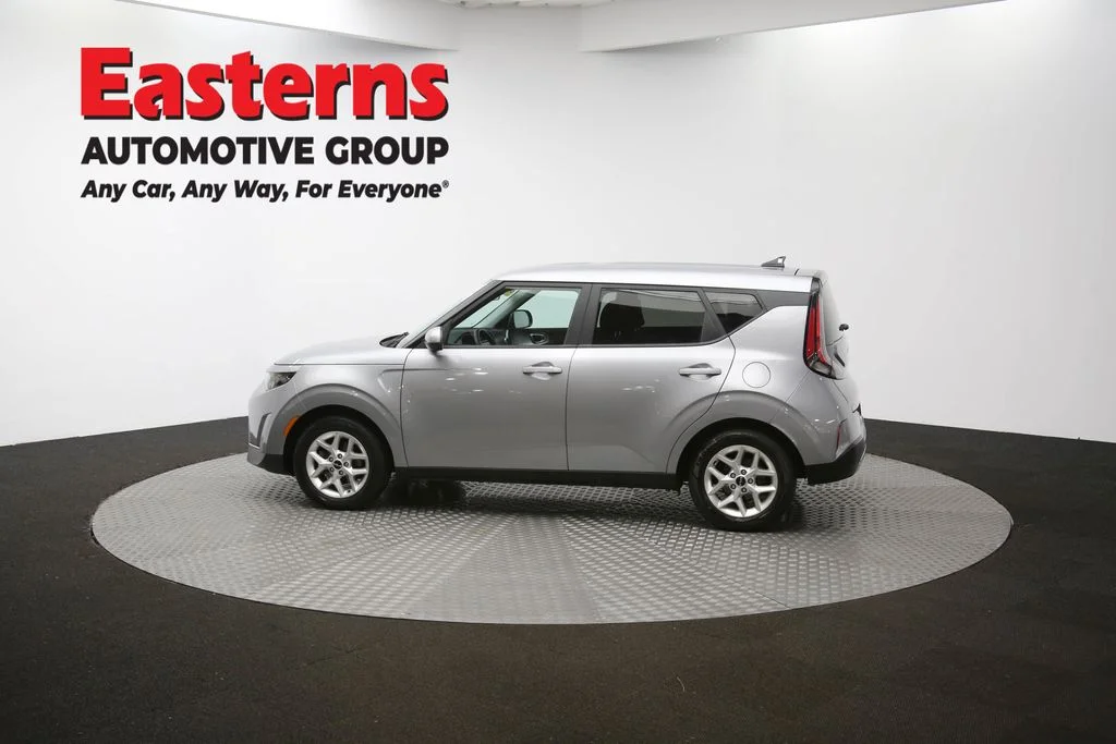 Used 2023  Kia LX image 59