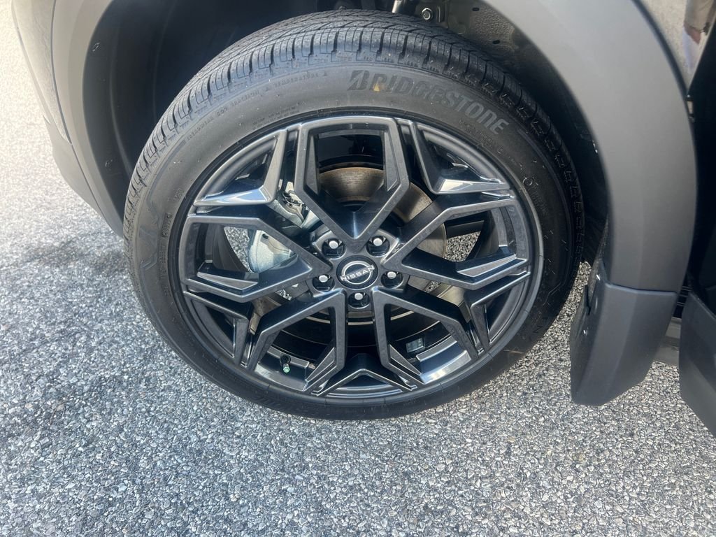 Certified Used 2025 Super Black Nissan SR image 27