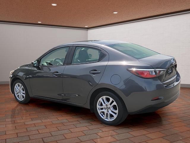 Used 2017 Graphite Toyota Base image 25