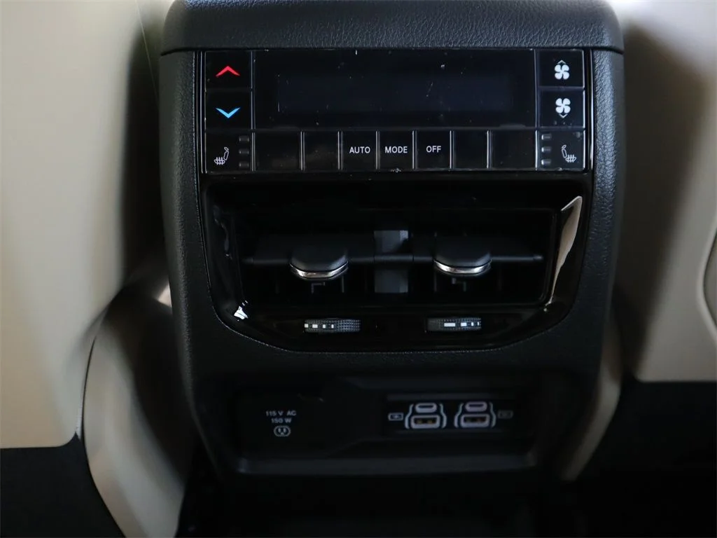 New 2023 Midnight Sky Exterior Paint Jeep Limited image 23