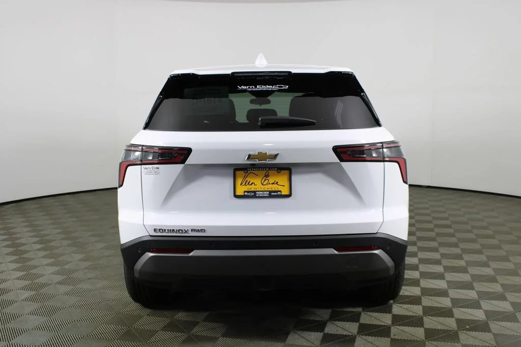 New 2027 Summit White Chevrolet LT image 6