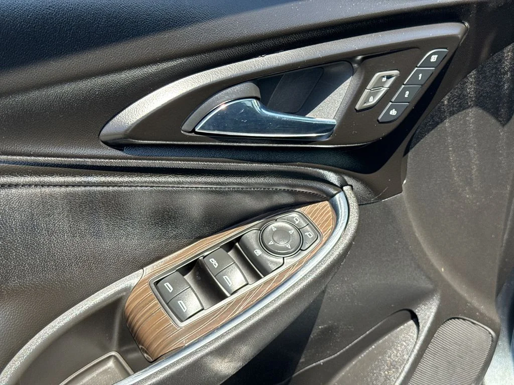 Used 2018 Gray Chevrolet Premier image 29
