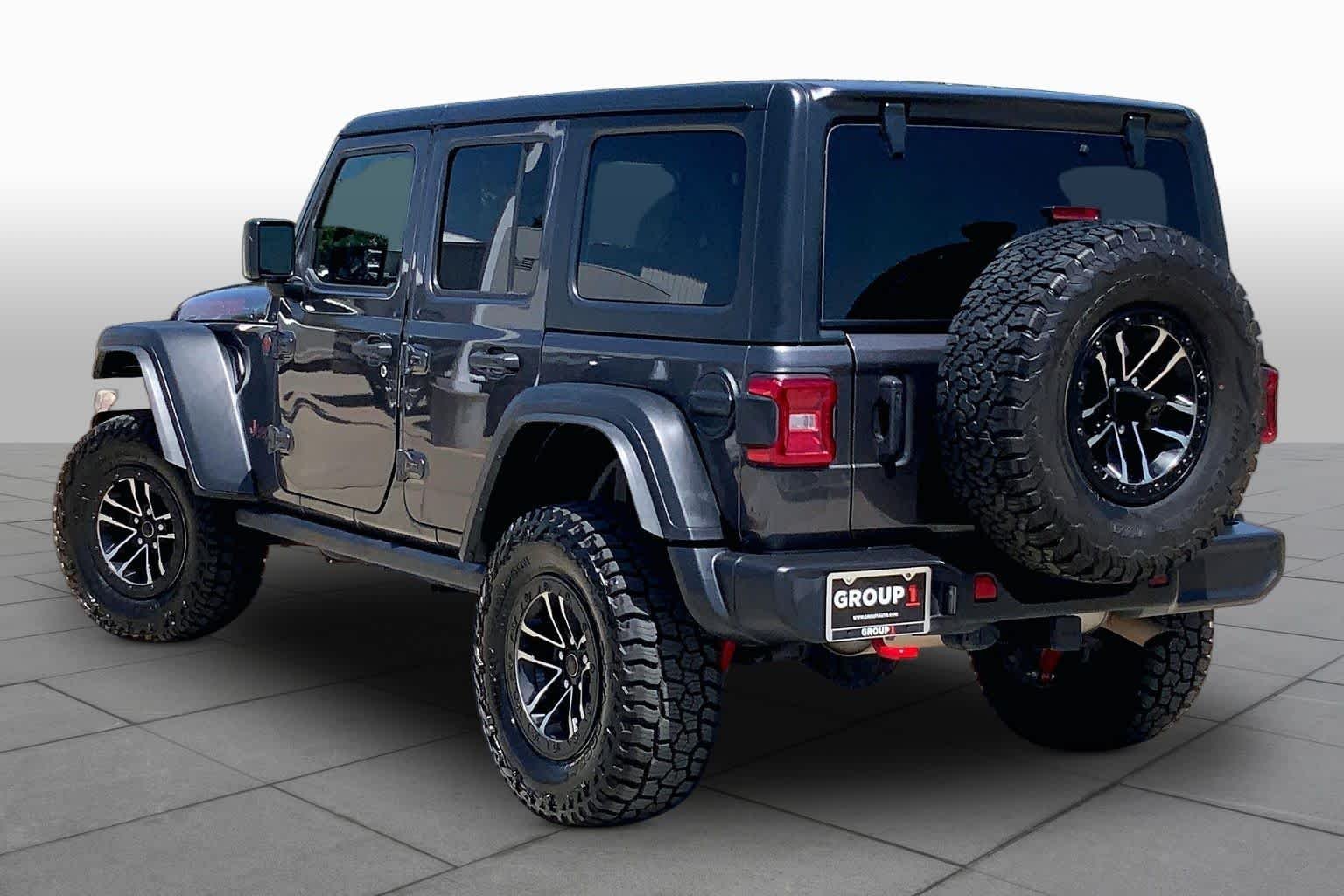 Used 2024 Granite Crystal Metallic Clearcoat Jeep Rubicon image 11