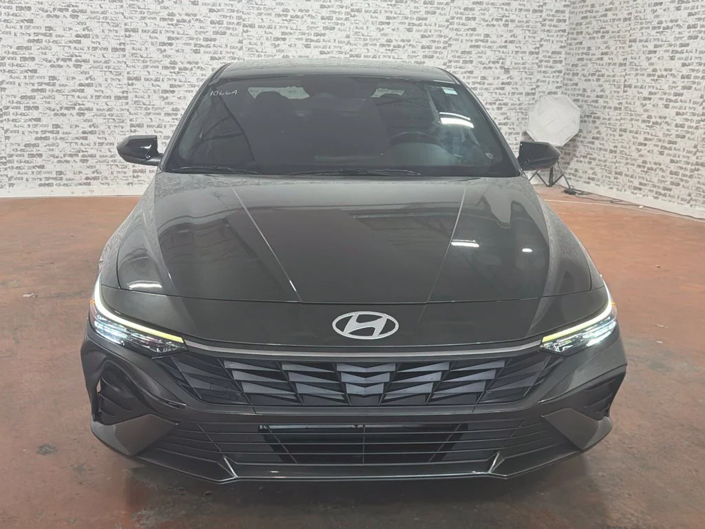 Used 2025 Amazon Gray Hyundai SEL Sport image 2