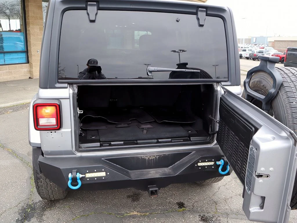 2020 Jeep Wrangler Unlimited Sahara - Photo 9