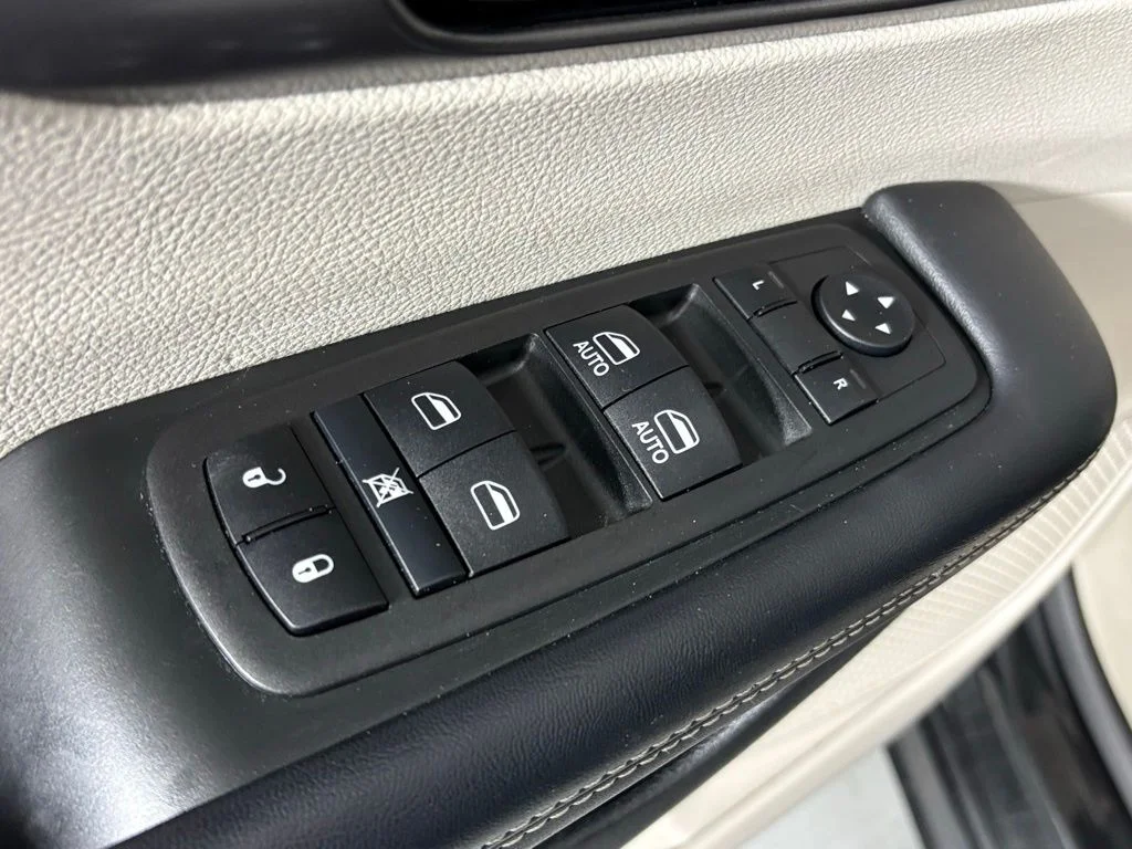 Used 2023 Black Chrysler Touring L image 15
