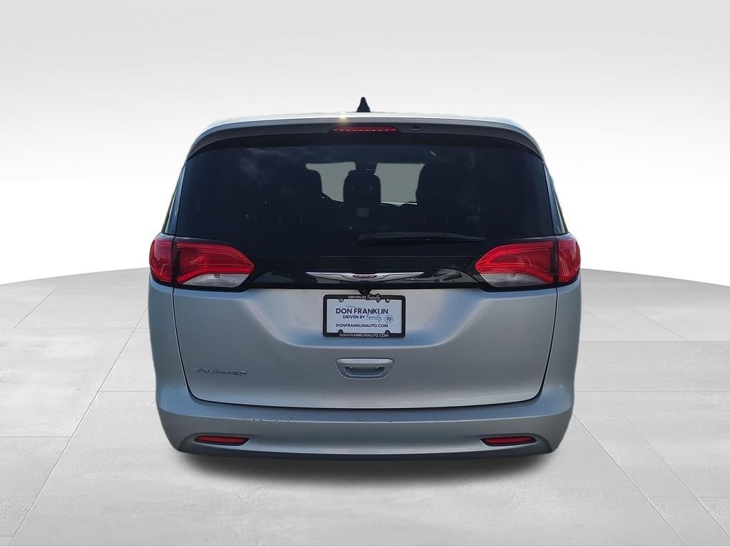 Used 2023 Silver Chrysler LX image 4