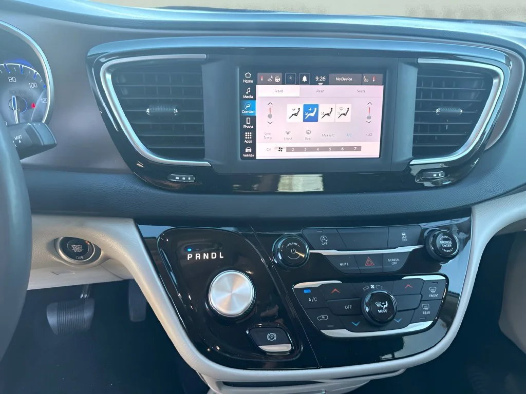 Used 2023 Silver Chrysler LX image 11