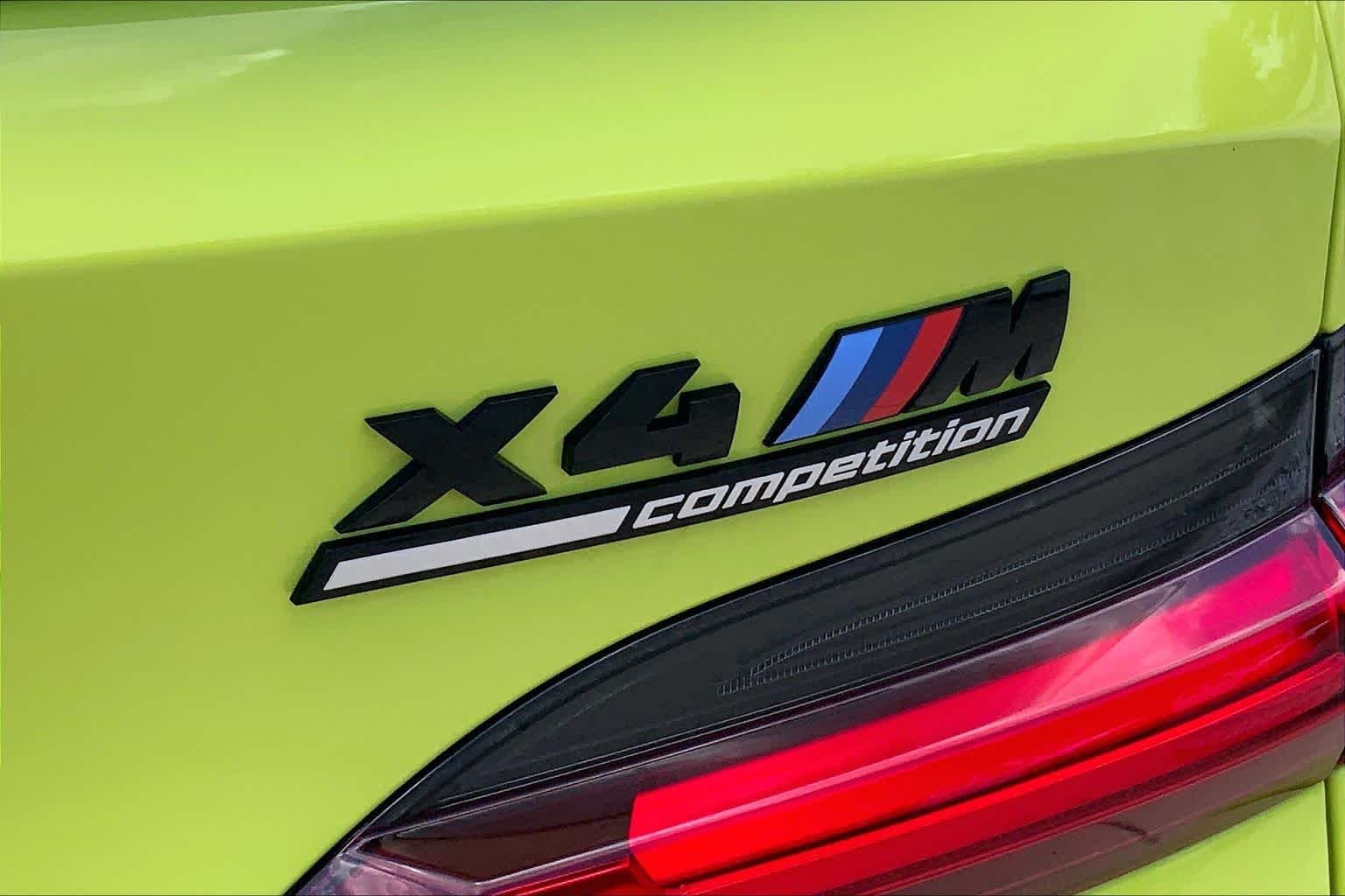 Used 2024 Sao Paulo Yellow BMW  image 30