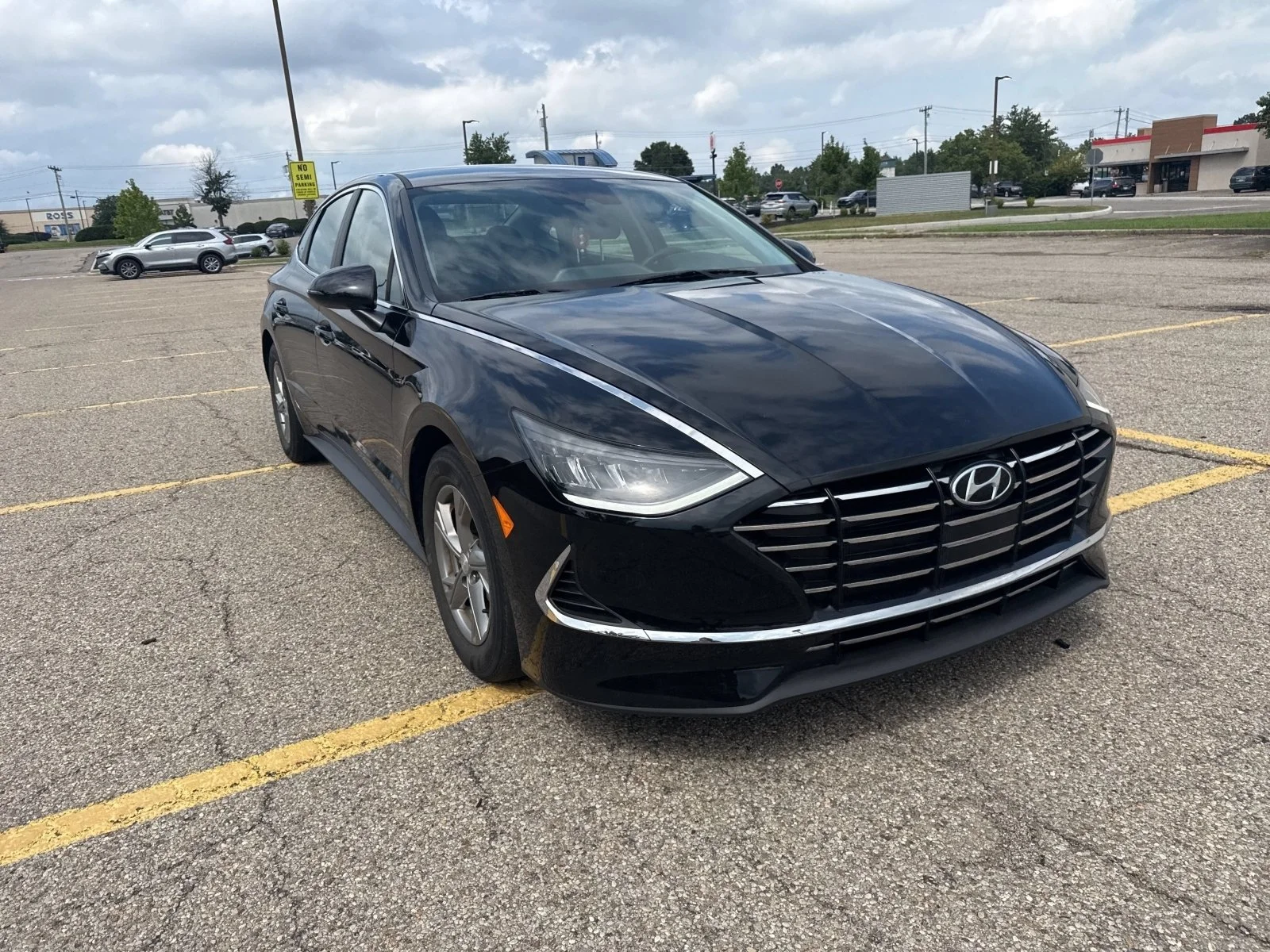 Used 2023 Onyx Black Hyundai SE image 14