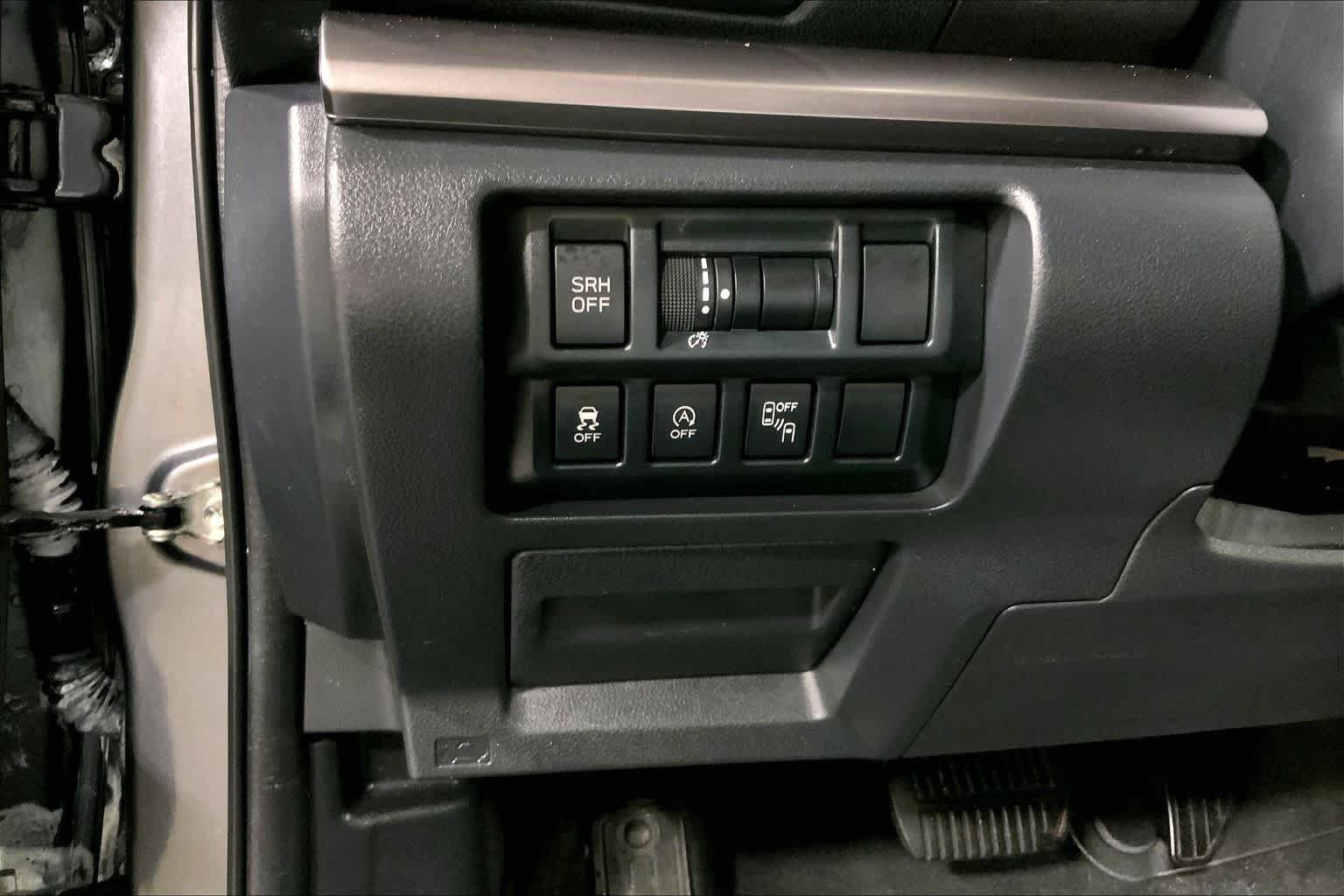 Used 2020 Magnetite Gray Metallic Subaru Limited image 35