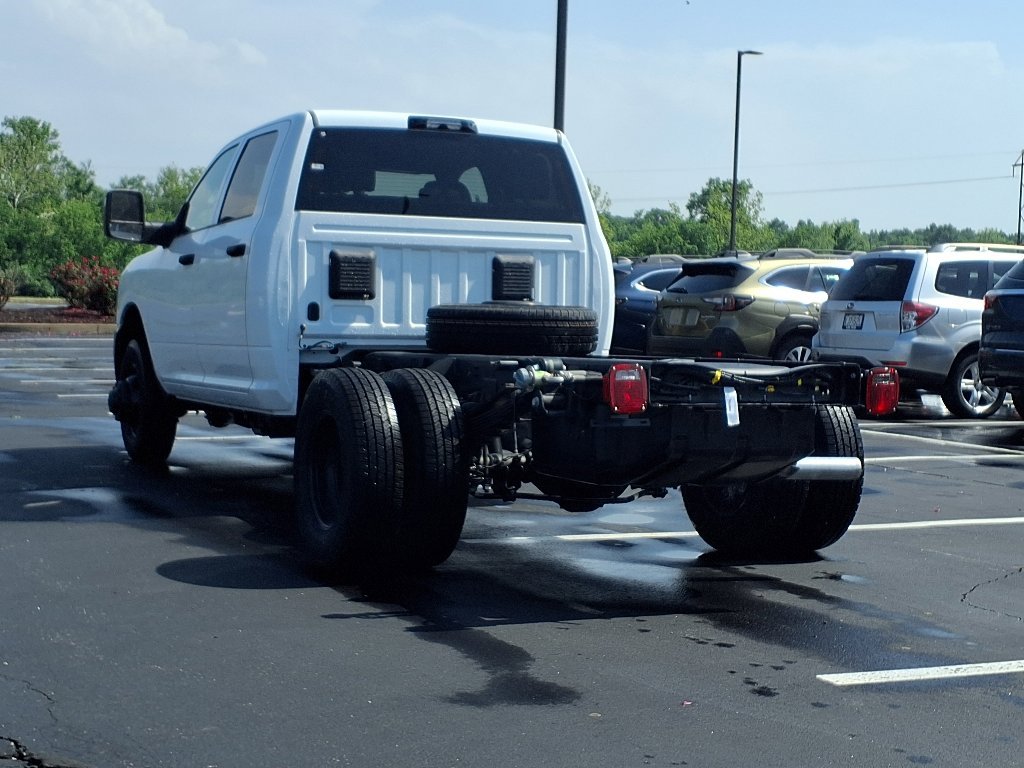 2025 RAM 3500 Chassis Tradesman - Photo 4