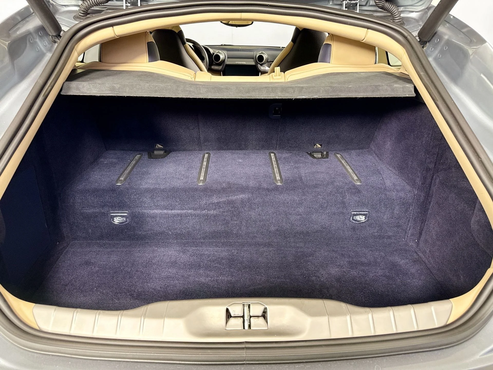 Certified Used 2018 Grigio Titanio Metall Ferrari V12 image 27