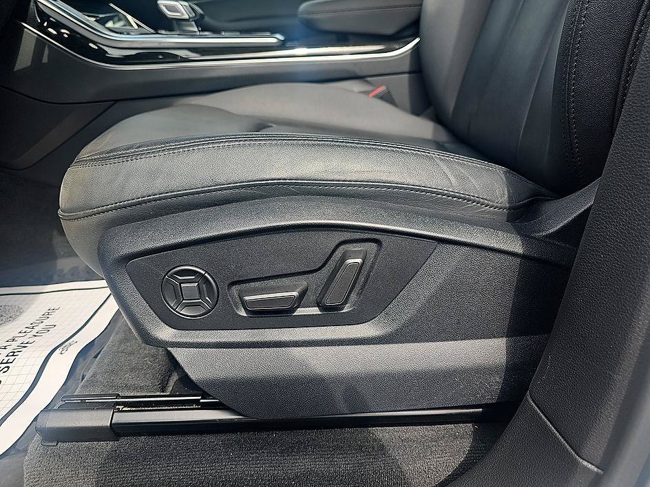 Used 2022 Carrara White Audi Premium image 13