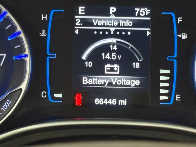 Used 2017 Red Chrysler Touring L image 32