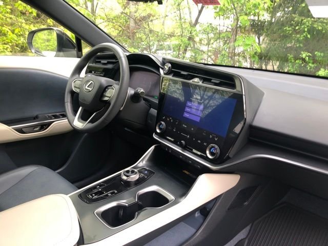 Used 2023 White Lexus 450e Premium image 18
