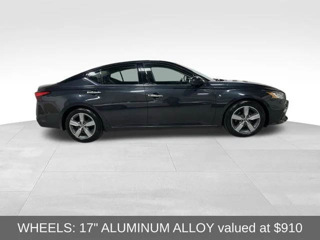 Used 2019 Blue Metallic Nissan 2.5 SV image 4