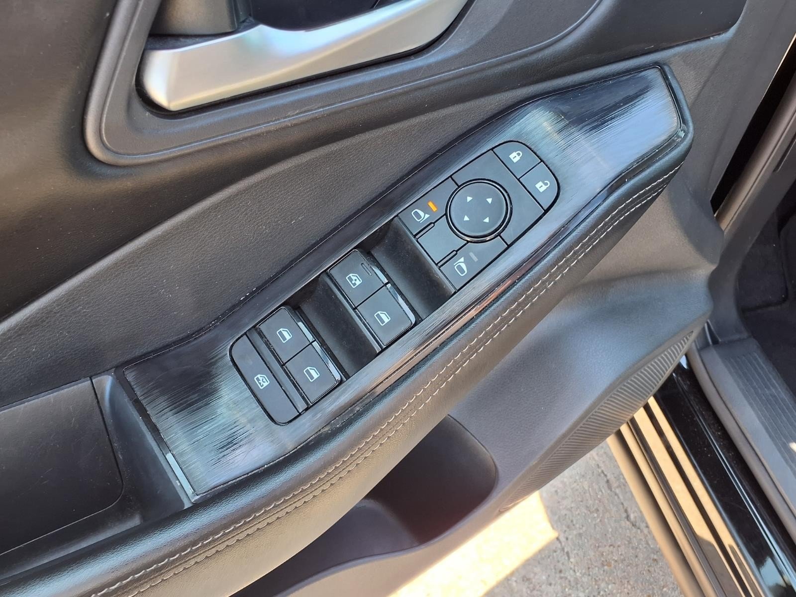 2025 Nissan Rogue SV Black at Robbins Nissan