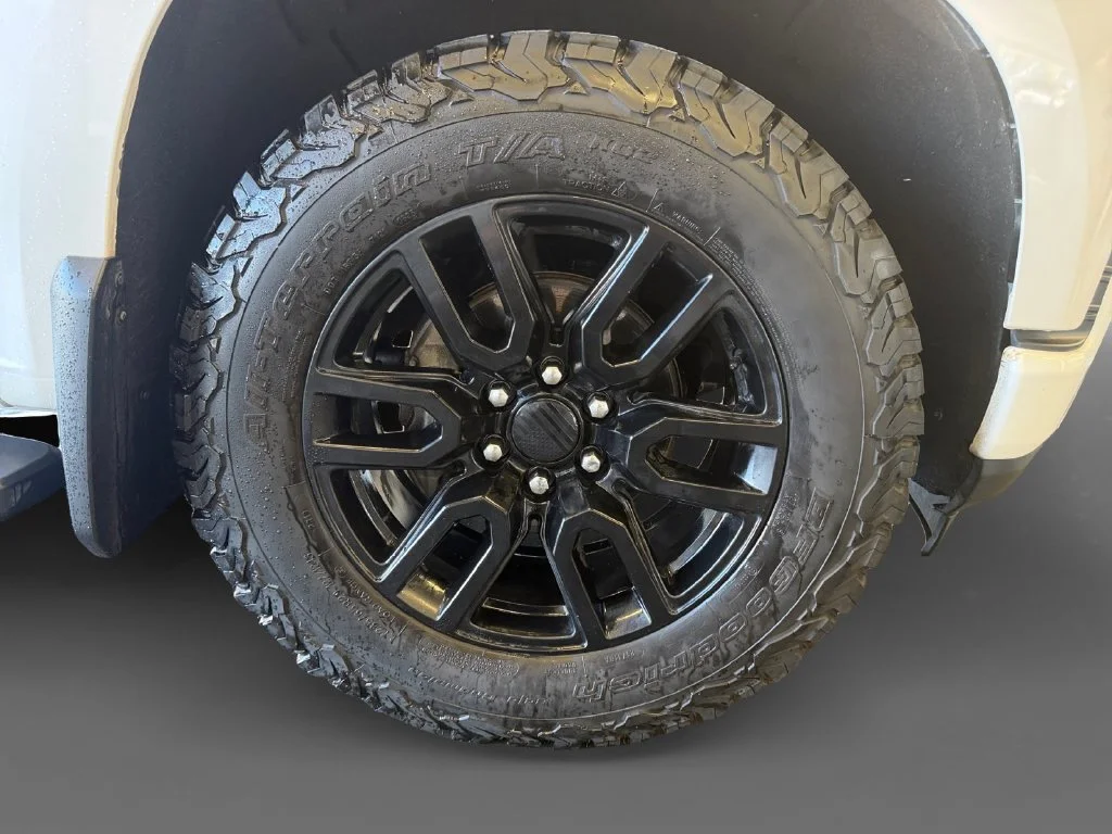 Used 2020 White Chevrolet High Country image 9