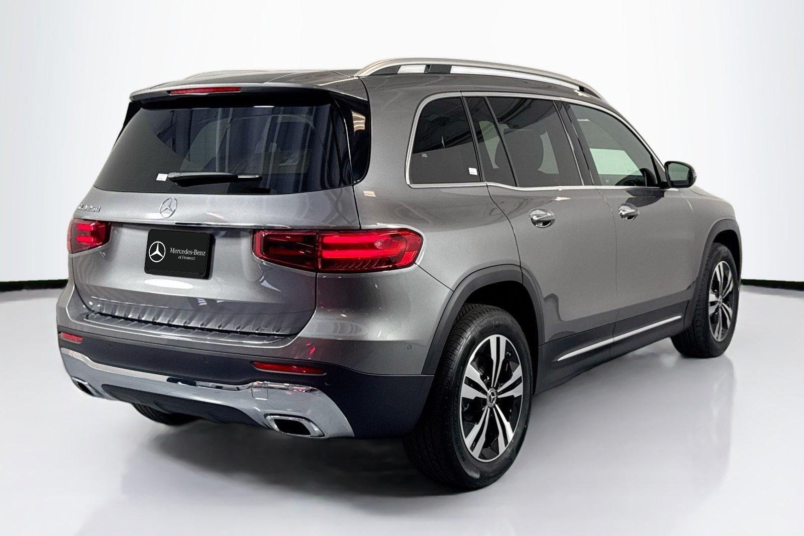 New 2026 Mountain Grey Metallic Mercedes-Benz GLB 250 image 5