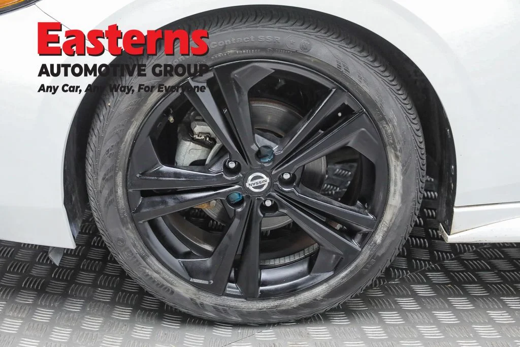 Used 2021 White Nissan SR image 30