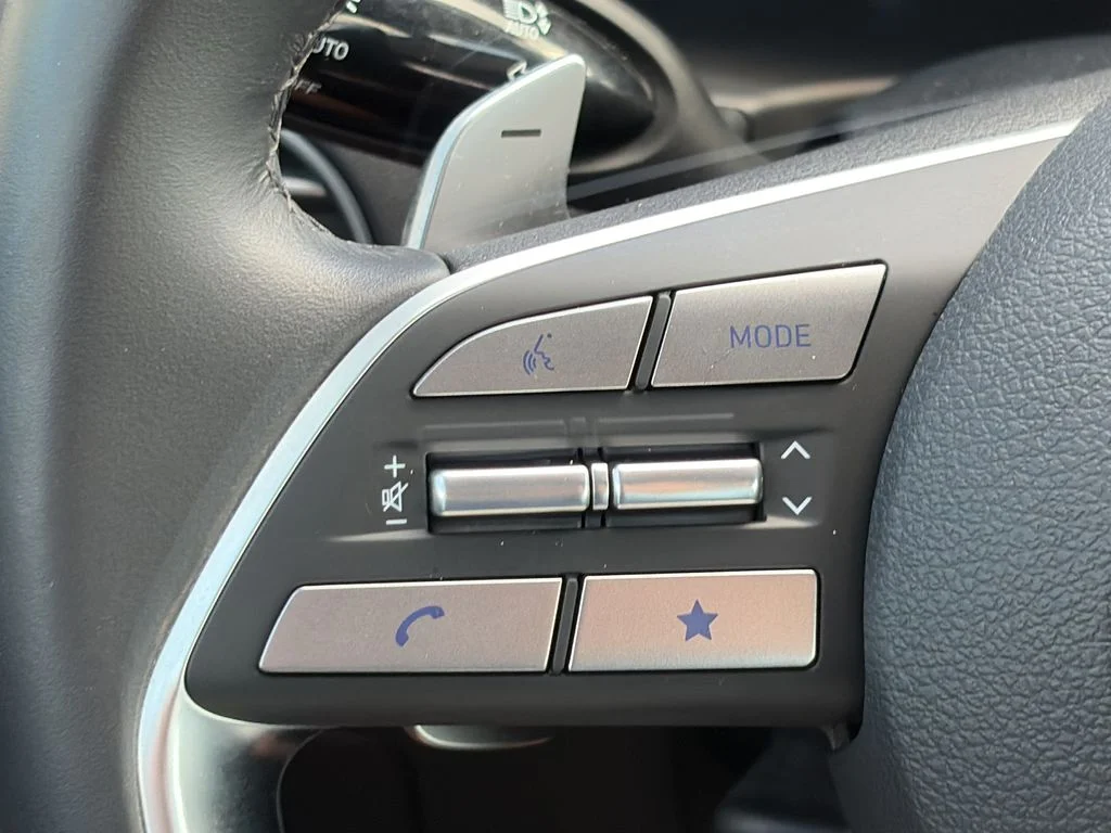 Used 2025 Gray Hyundai SEL image 24
