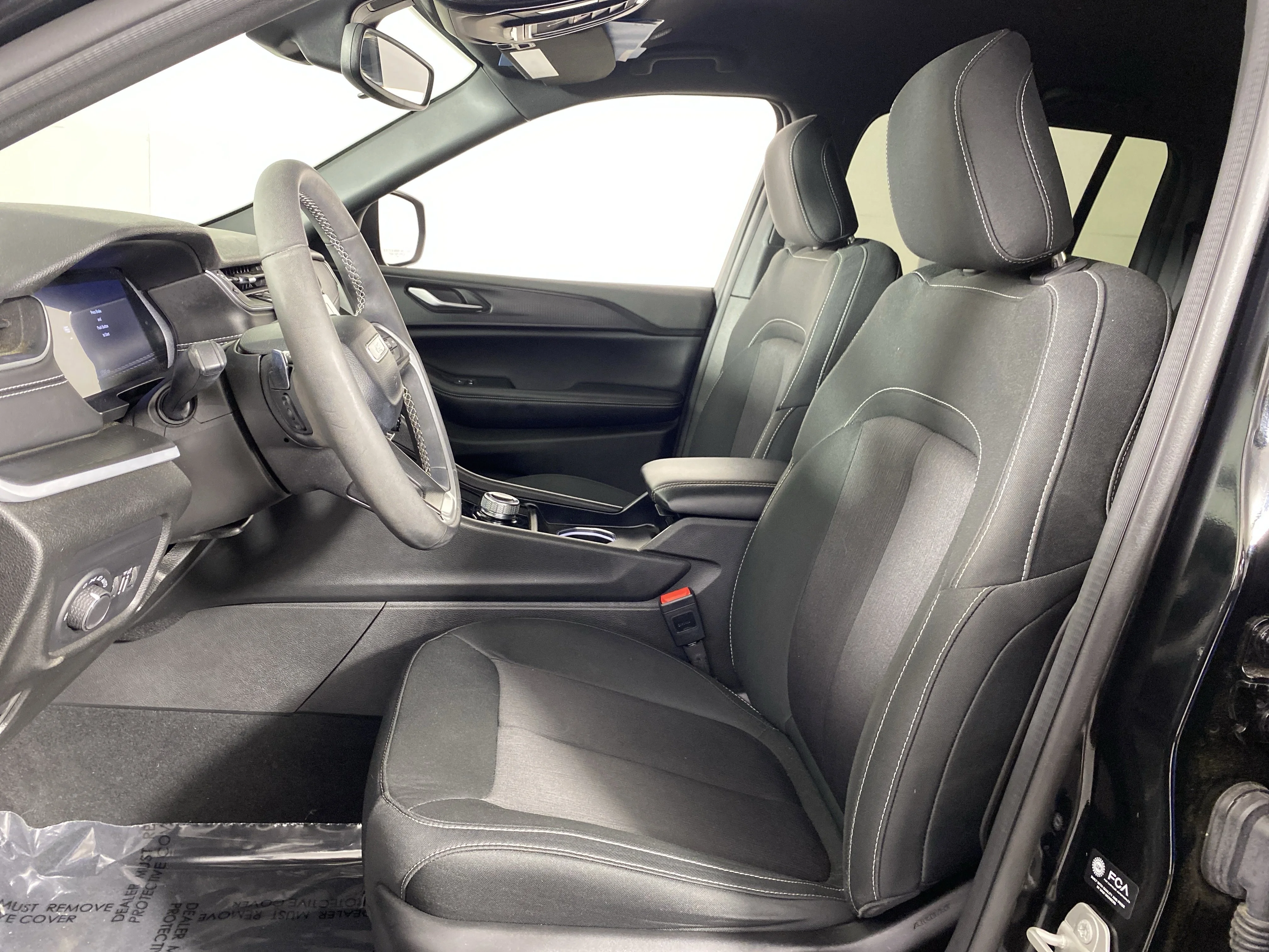 Used 2024 Diamond Black Crystal Pearlcoat Jeep Laredo image 15