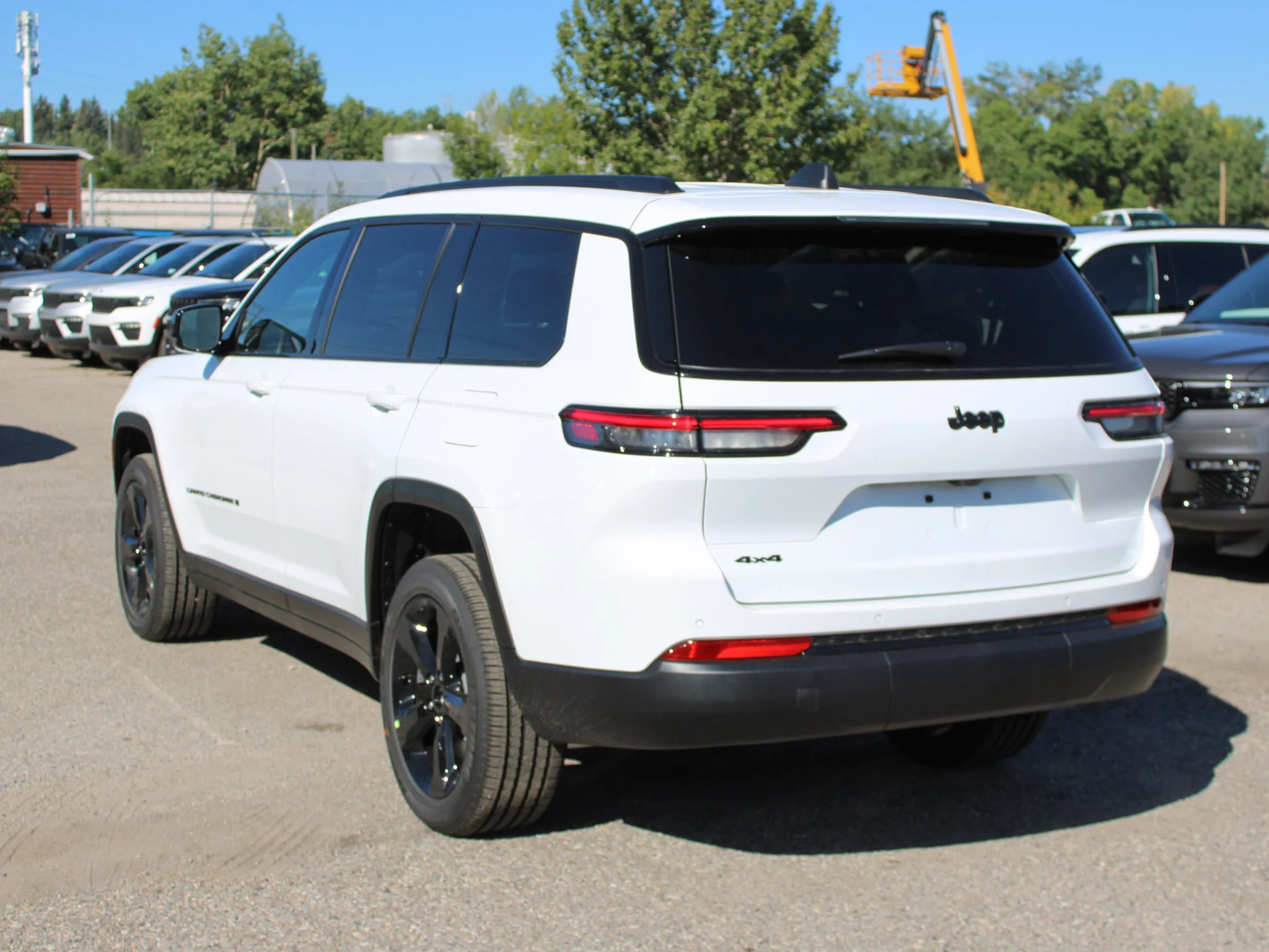 New 2025 White Jeep Altitude* 4x4, Sunroof, Heated Leather, Blind-Spot Monitoring image 3