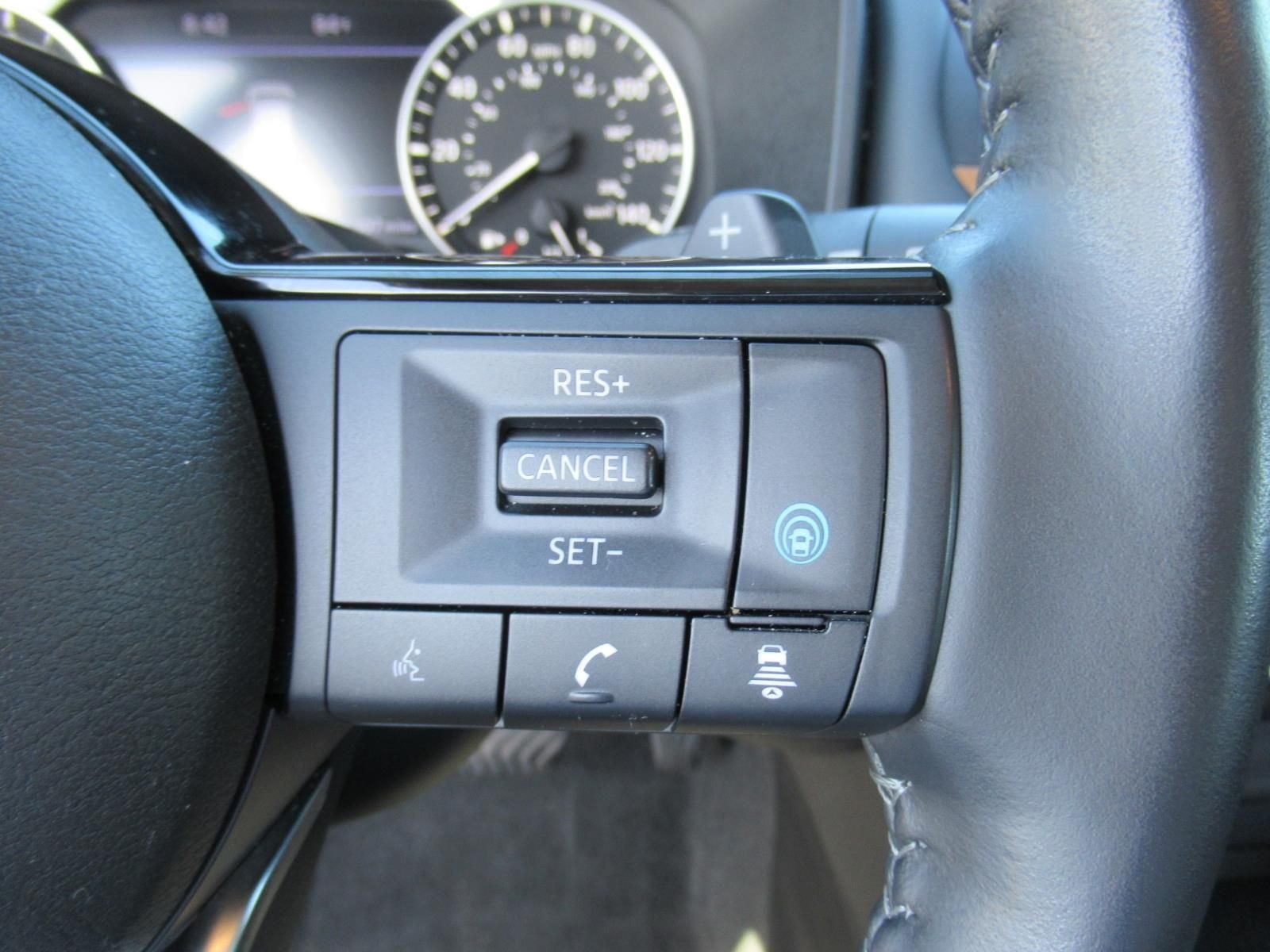Used 2022 Gray Nissan SL image 25