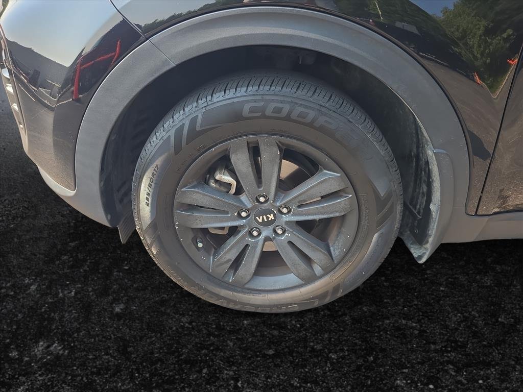Used 2017 Red Kia LX image 9