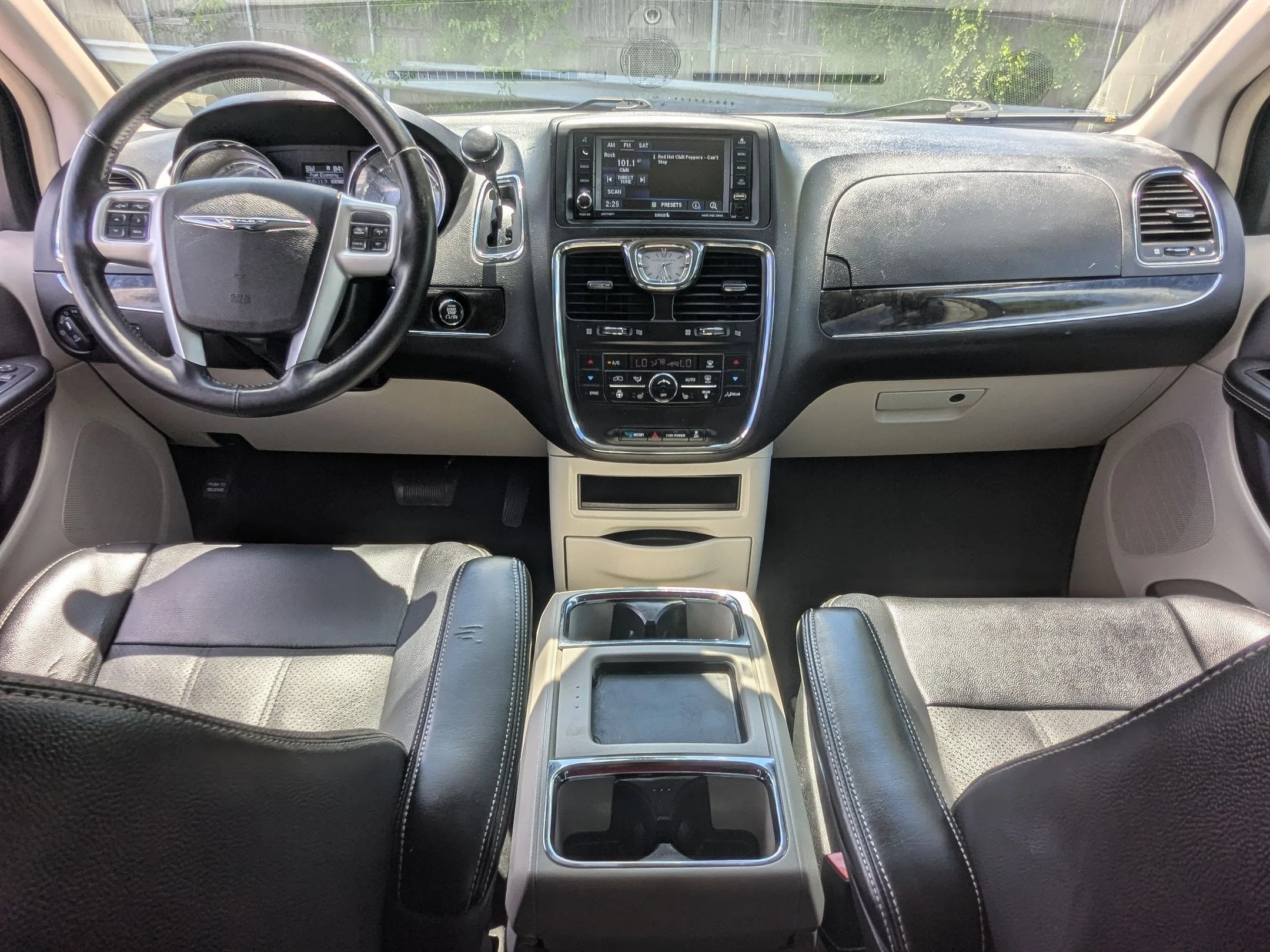 Used 2015 Brilliant Black Crystal Pearlcoat Chrysler Touring-L image 25