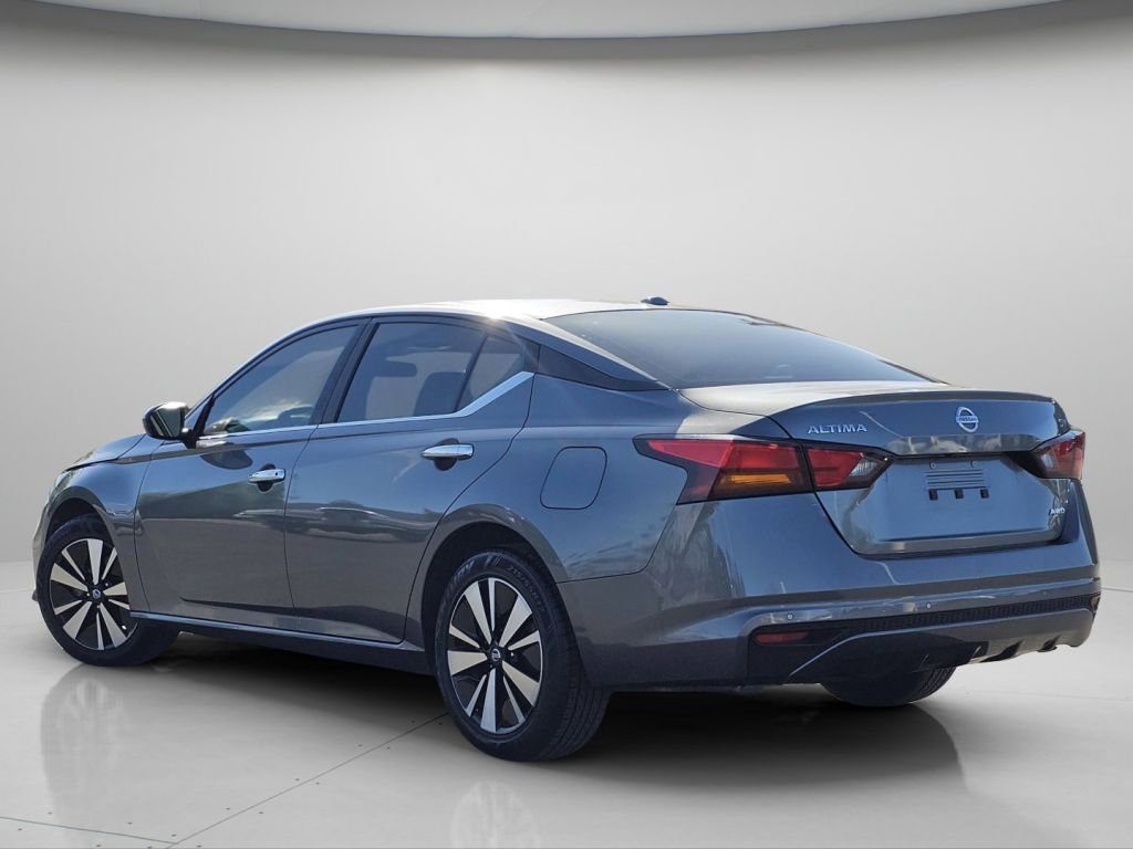 Used 2022 Gun Metallic Nissan 2.5 SV image 21