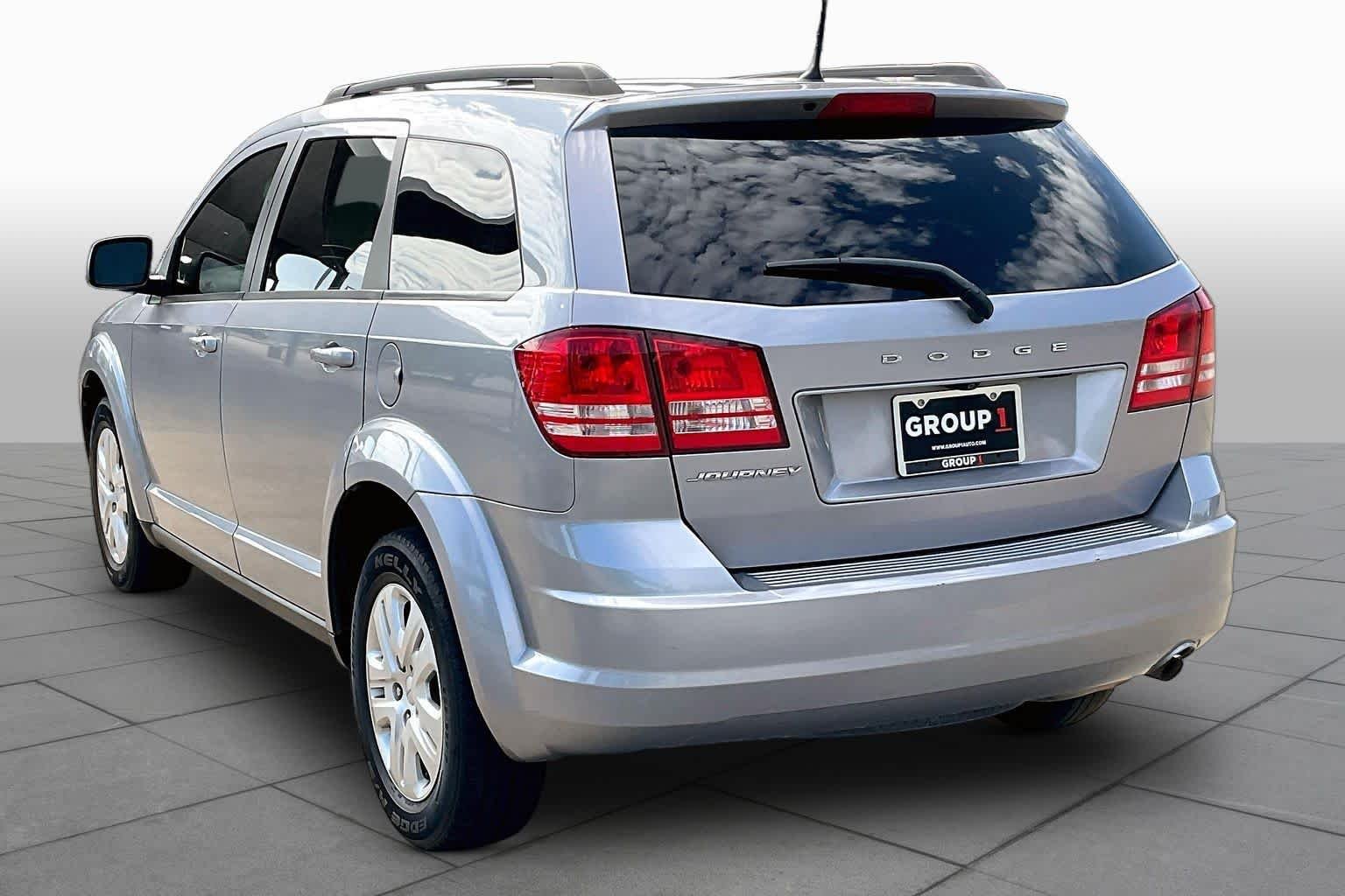 Used 2018 Billet Clearcoat Dodge SE image 12