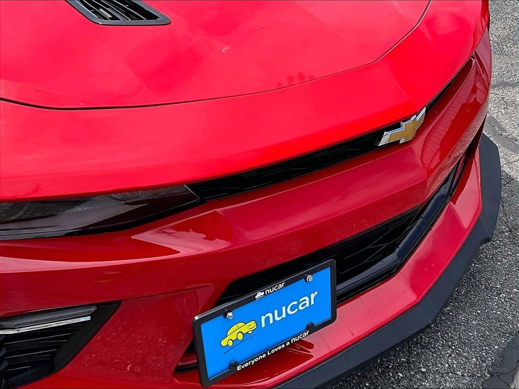 Used 2017 Red Chevrolet SS image 30