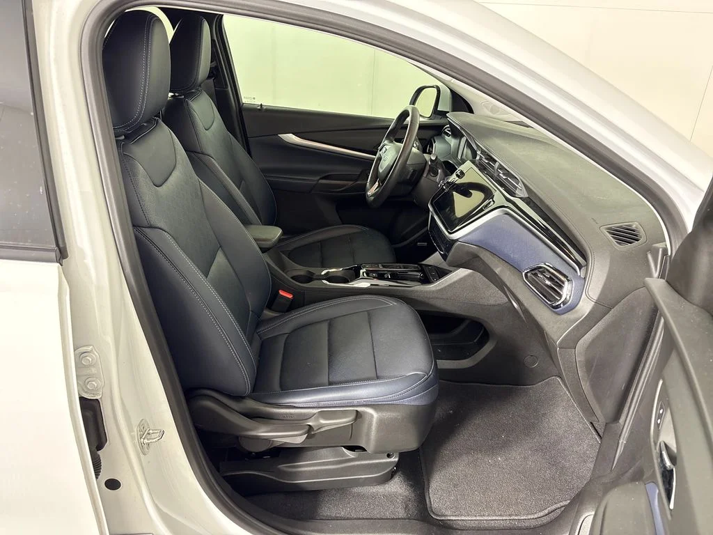 Used 2023 White Chevrolet Premier image 6