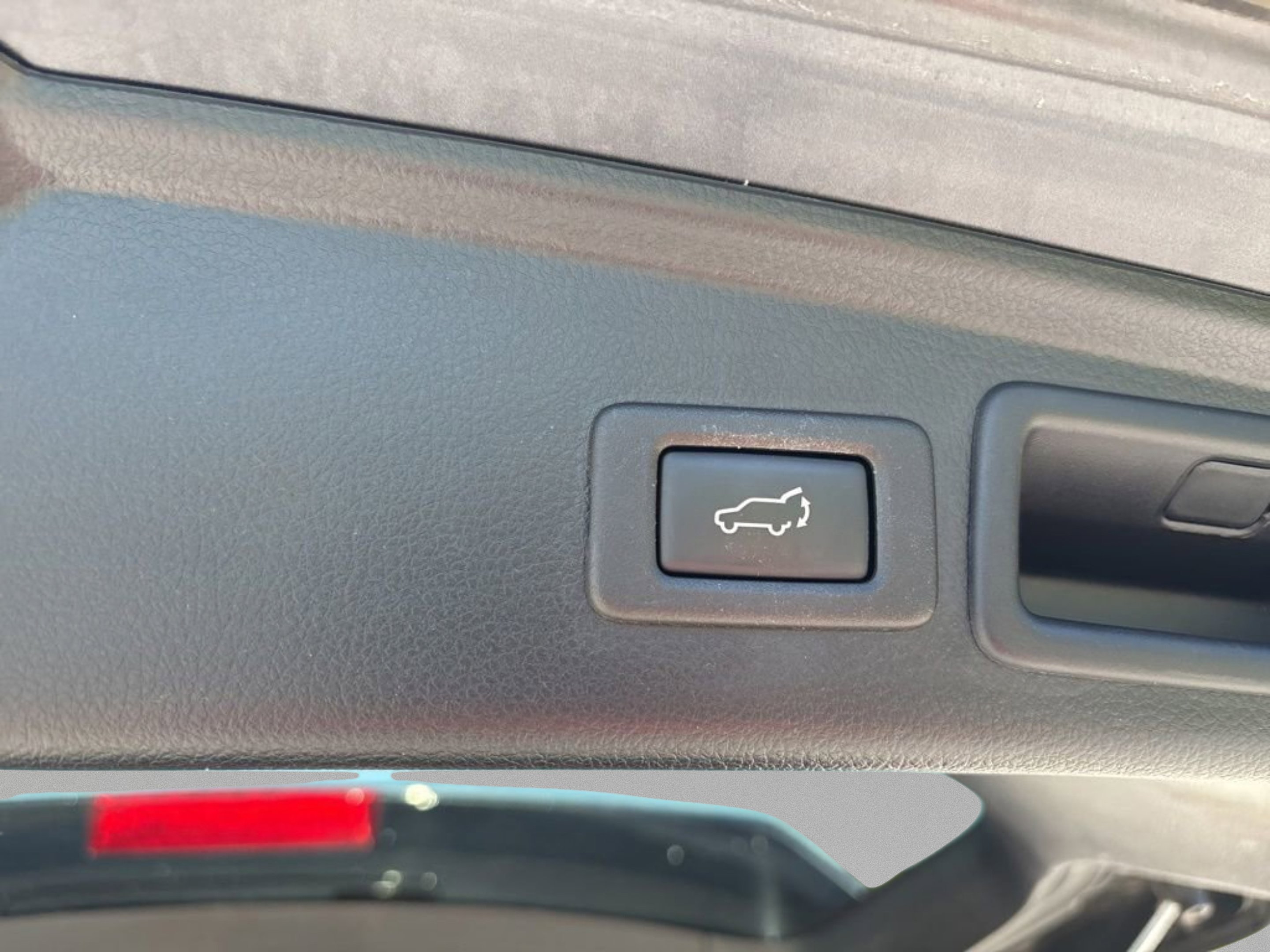 Used 2017 Dark Gray Metallic Subaru Limited image 19